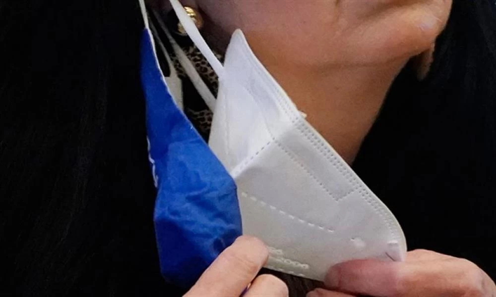 Βατόπουλος για μάσκες: Ναι μεν τις βγάζουμε στους εξωτερικούς χώρους, δεν καταργείται όμως